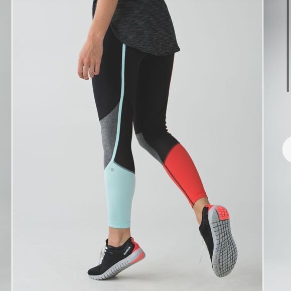 Lululemon Pedal To The Medal 7/8 Tight in Black / Alarming / Tranquil Blue - Picture 2 of 16